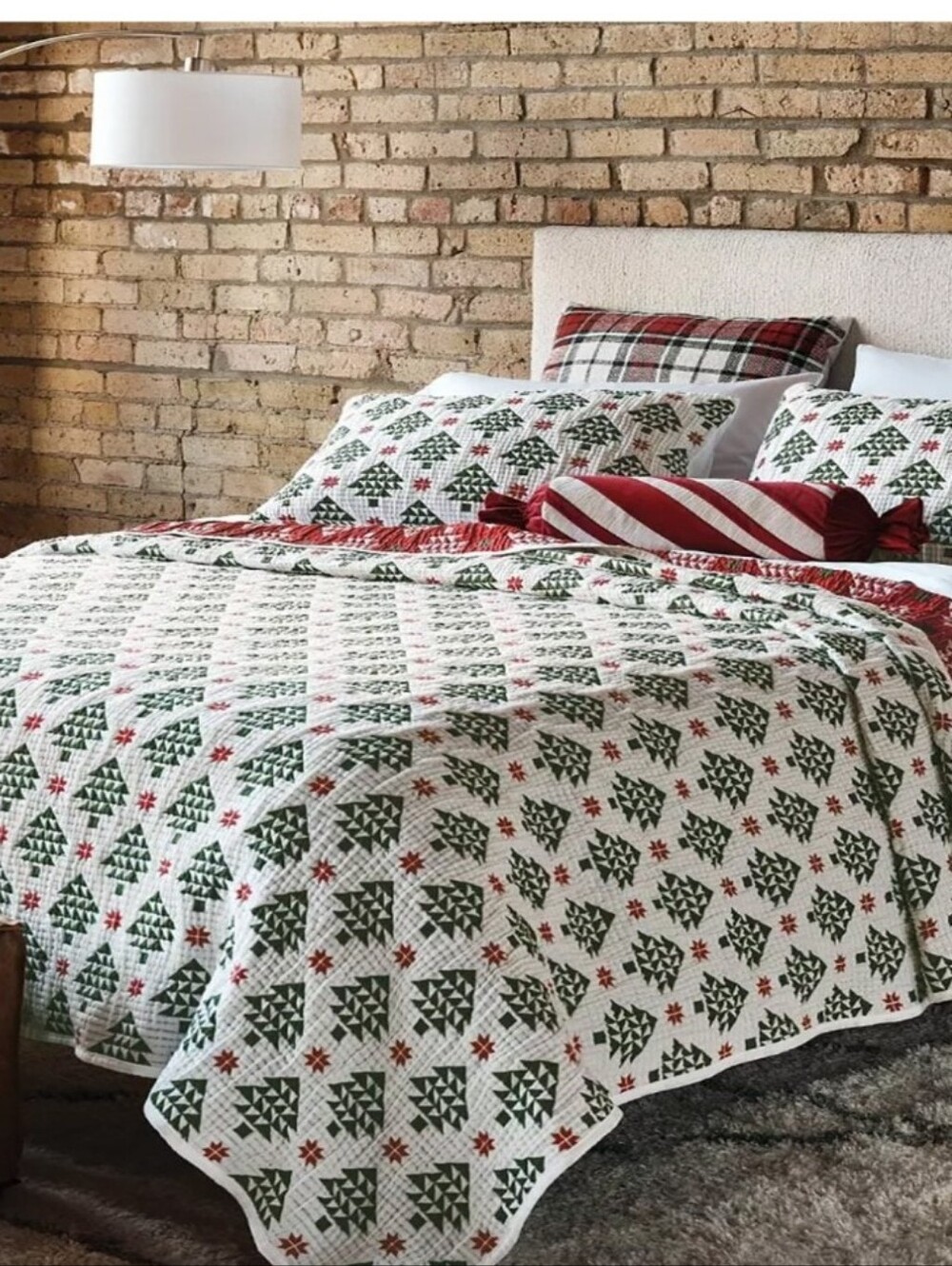 Full/Queen Reversible Christmas/Winter Matelasse' 3 Piece Quilt Set - Threshold